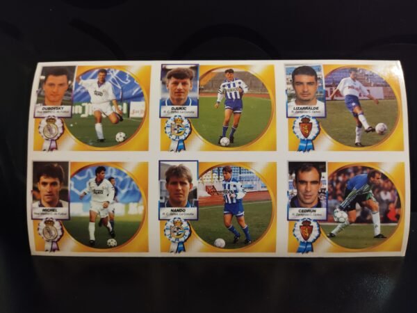 Lámina de cromos Liga 94-95 Ediciones Este con jugadores como Dubovsky, Míchel, Cedrún, Djukic, Lizarralde y Nando en acción.