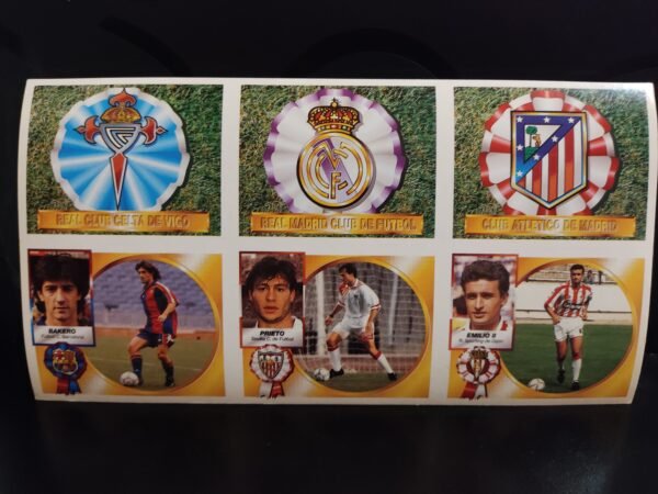 Lámina de cromos Liga 94-95 Ediciones Este con escudos del Real Madrid, Atlético de Madrid y Celta de Vigo, más Bakero, Emilio II y Prieto.