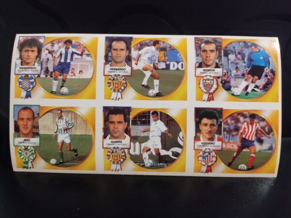 Cromos Liga 94-95 con imágenes de Monchi, Vizcaíno, Fernando, Ríos, Álvaro y Mendiondo en retrato y jugada.