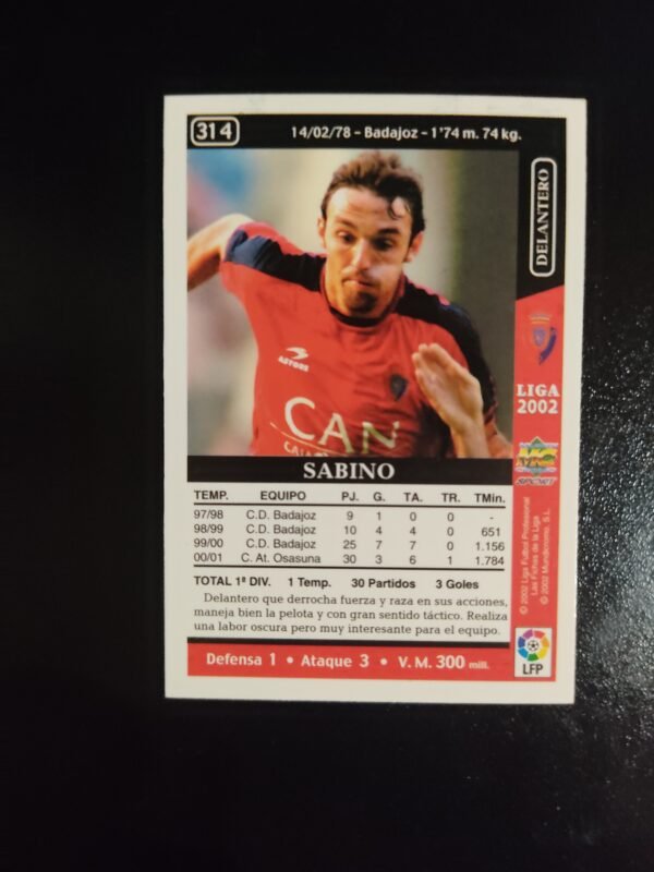 Reverso del cromo de Sabino, con estadísticas completas y descripción del jugador.