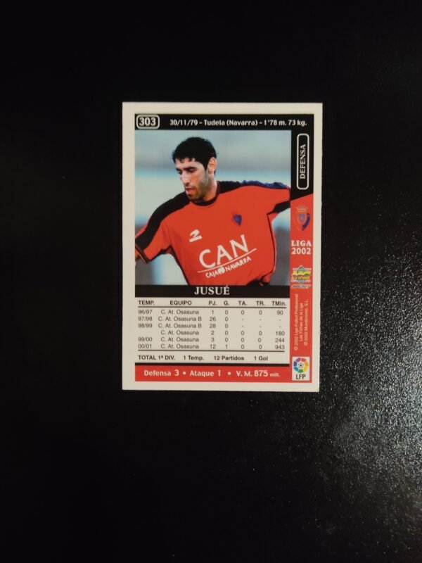 Reverso del cromo Mundicromo Liga 2002 con estadísticas de Jusué en Osasuna.