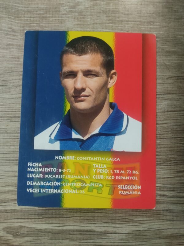 Cromo Panini de Constantin Gâlcă con uniforme del Espanyol y fondo con la bandera de Rumanía, edición vintage años 90
