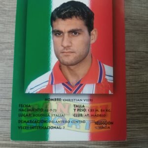 Cromo Panini Sports de Christian Vieri con camiseta del Atlético de Madrid y fondo con bandera de Italia, edición original años 90