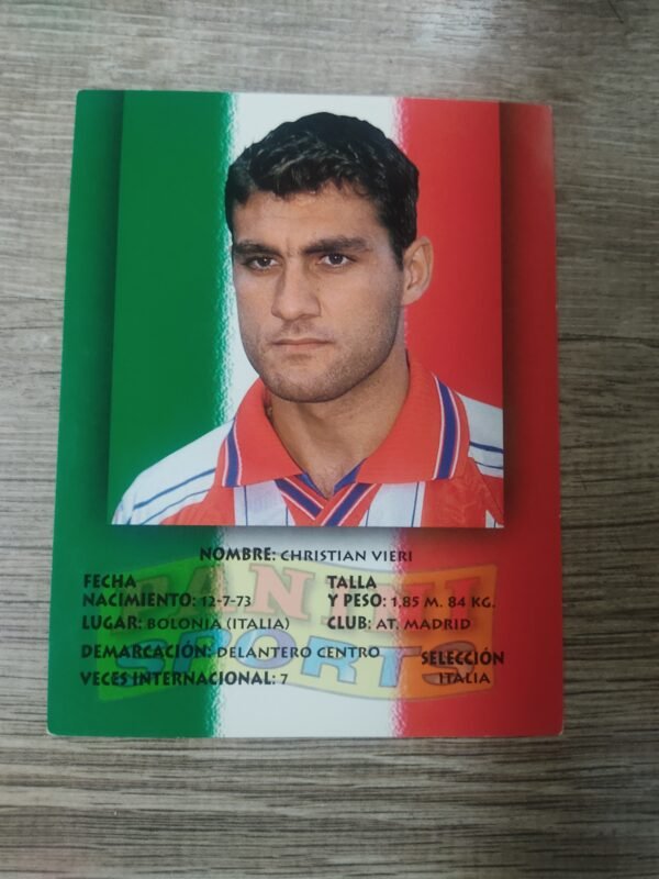Cromo Panini Sports de Christian Vieri con camiseta del Atlético de Madrid y fondo con bandera de Italia, edición original años 90