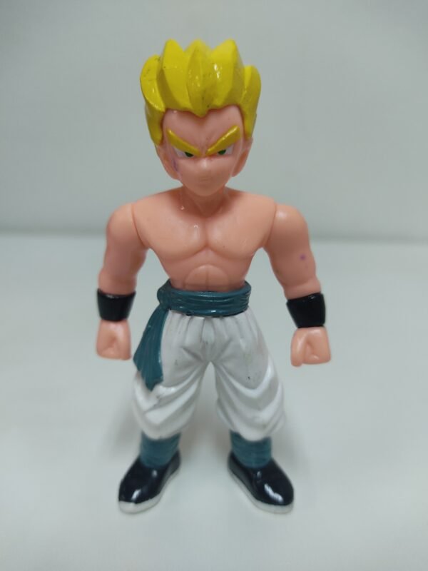 Figura Gotenks Super Saiyan vintage con pantalón blanco y cabello rubio