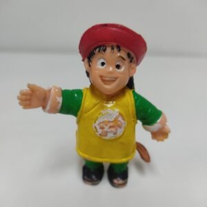 Figura de Gohan niño con sombrero rojo, traje verde y peto amarillo – Dragon Ball Z