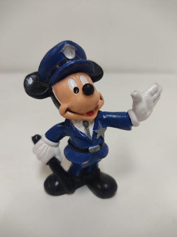 Mickey Mouse versión oficial de policía con gorra azul y estrella en el pecho
