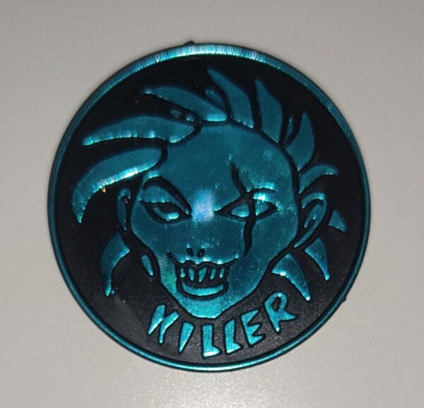 Slammer KILLER azul metálico con diseño de rostro femenino punk, colmillos y cicatriz sobre fondo negro