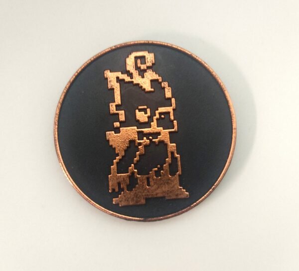 Slammer número 10 de Digimon con diseño pixelado en cobre metálico sobre fondo negro estilo 8-bit