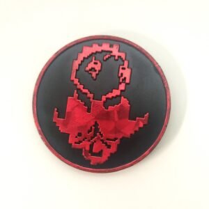 Slammer número 4 de Digimon con diseño pixelado en rojo metálico sobre fondo negro