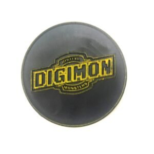 Slammer metálico número 23 con el logo amarillo de Digimon sobre fondo negro, diseño retro para coleccionistas
