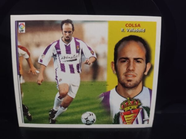 Cromos de jugadores de fútbol de la Liga Española (LaLiga) pertenecientes a diversas temporadas. Cada cromo muestra a un jugador en acción durante un partido o entrenamiento, acompañado de un retrato en primer plano, el nombre del jugador, su equipo y el escudo correspondiente. Los equipos representados incluyen clubes como Real Madrid, Atlético de Madrid, FC Barcelona, Sevilla FC, Real Zaragoza, Deportivo Alavés, Real Sociedad, Real Betis, RCD Mallorca, RC Deportivo, RC Celta, Villarreal CF, Racing de Santander, Real Valladolid y Athletic Club.
