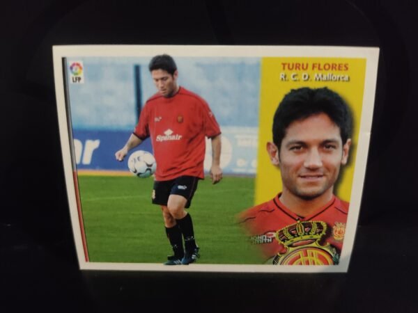Cromos de jugadores de fútbol de la Liga Española (LaLiga) pertenecientes a diversas temporadas. Cada cromo muestra a un jugador en acción durante un partido o entrenamiento, acompañado de un retrato en primer plano, el nombre del jugador, su equipo y el escudo correspondiente. Los equipos representados incluyen clubes como Real Madrid, Atlético de Madrid, FC Barcelona, Sevilla FC, Real Zaragoza, Deportivo Alavés, Real Sociedad, Real Betis, RCD Mallorca, RC Deportivo, RC Celta, Villarreal CF, Racing de Santander, Real Valladolid y Athletic Club.