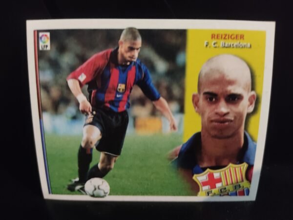Cromos antiguos de fútbol español con imágenes de jugadores históricos en acción y en primer plano, pertenecientes a clubes como FC Barcelona, Real Betis, Deportivo Alavés, RCD Mallorca y Real Valladolid, correspondientes a diferentes temporadas de La Liga.