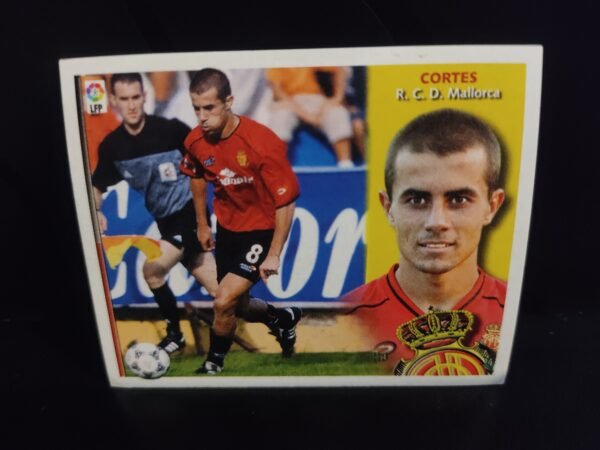 Cromos antiguos de fútbol español con imágenes de jugadores históricos en acción y en primer plano, pertenecientes a clubes como FC Barcelona, Real Betis, Deportivo Alavés, RCD Mallorca y Real Valladolid, correspondientes a diferentes temporadas de La Liga.