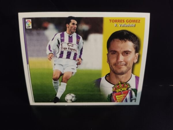 Lote de 8 cromos antiguos de fútbol de la Liga Española (La Liga), temporada 2000s, con jugadores de equipos emblemáticos como Real Madrid, FC Barcelona, RCD Espanyol, Real Valladolid y Deportivo de La Coruña. Cada cromo muestra una imagen del jugador en acción junto a un retrato con el escudo del club.
