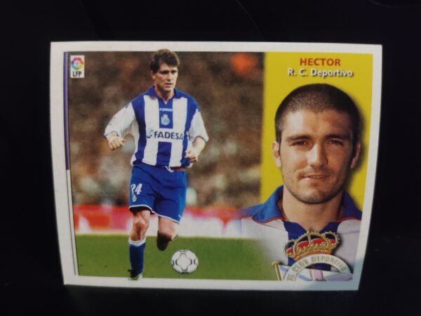Lote de 8 cromos antiguos de fútbol de la Liga Española (La Liga), temporada 2000s, con jugadores de equipos emblemáticos como Real Madrid, FC Barcelona, RCD Espanyol, Real Valladolid y Deportivo de La Coruña. Cada cromo muestra una imagen del jugador en acción junto a un retrato con el escudo del club.Lote de 8 cromos antiguos de fútbol de la Liga Española (La Liga), temporada 2000s, con jugadores de equipos emblemáticos como Real Madrid, FC Barcelona, RCD Espanyol, Real Valladolid y Deportivo de La Coruña. Cada cromo muestra una imagen del jugador en acción junto a un retrato con el escudo del club.