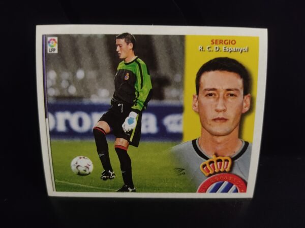 Lote de 8 cromos antiguos de fútbol de la Liga Española (La Liga), temporada 2000s, con jugadores de equipos emblemáticos como Real Madrid, FC Barcelona, RCD Espanyol, Real Valladolid y Deportivo de La Coruña. Cada cromo muestra una imagen del jugador en acción junto a un retrato con el escudo del club.