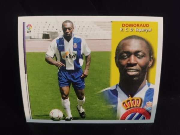 Lote de 8 cromos antiguos de fútbol de la Liga Española (La Liga), temporada 2000s, con jugadores de equipos emblemáticos como Real Madrid, FC Barcelona, RCD Espanyol, Real Valladolid y Deportivo de La Coruña. Cada cromo muestra una imagen del jugador en acción junto a un retrato con el escudo del club.