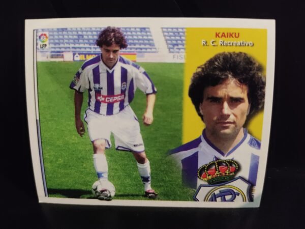 Cromos antiguos de jugadores del Real Betis y R.C. Recreativo de la Liga Española (LFP) en acción y retrato.
