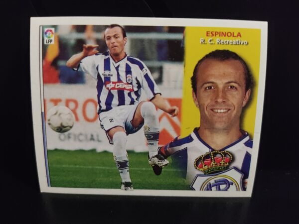 Cromos antiguos de jugadores del Real Betis y R.C. Recreativo de la Liga Española (LFP) en acción y retrato.