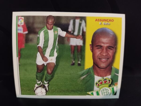 Cromos antiguos de jugadores del Real Betis y R.C. Recreativo de la Liga Española (LFP) en acción y retrato.