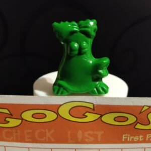 Fotografías de figuras coleccionables Gogo’s Crazy Bones Serie 1 en diversos colores y formas, exhibidas junto a una tarjeta de checklist con el logo oficial.