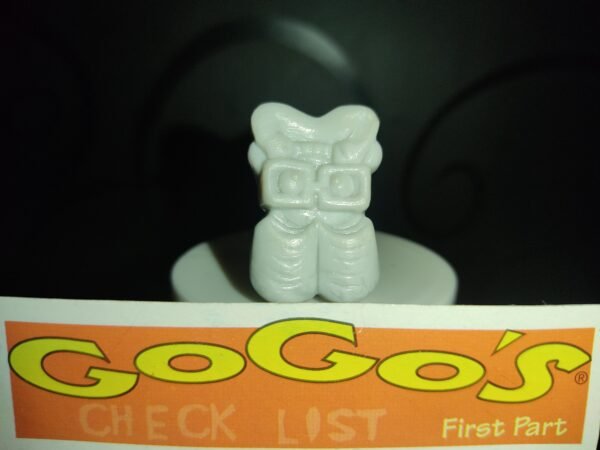 Fotografías de figuras coleccionables Gogo’s Crazy Bones Serie 1 en diversos colores y formas, exhibidas junto a una tarjeta de checklist con el logo oficial.
