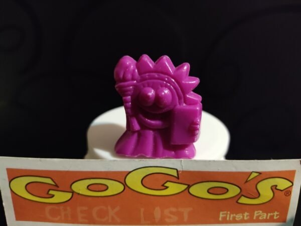 Fotografías de figuras coleccionables Gogo’s Crazy Bones Serie 1 en diversos colores y formas, exhibidas junto a una tarjeta de checklist con el logo oficial.