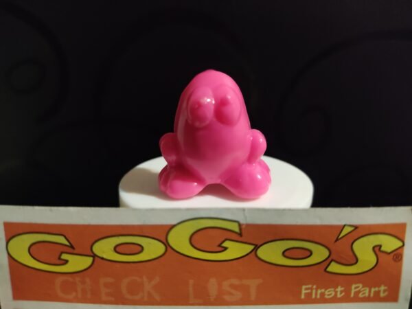Fotografías de figuras coleccionables Gogo’s Crazy Bones Serie 1 en diversos colores y formas, exhibidas junto a una tarjeta de checklist con el logo oficial.