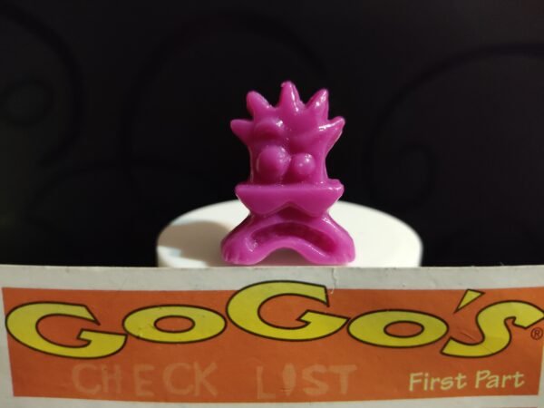 Fotografías de figuras coleccionables Gogo’s Crazy Bones Serie 1 en diversos colores y formas, exhibidas junto a una tarjeta de checklist con el logo oficial.