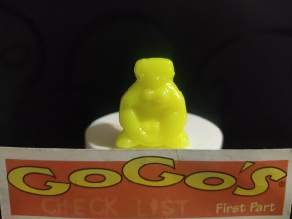 Fotografías de figuras coleccionables Gogo’s Crazy Bones Serie 1 en diversos colores y formas, exhibidas junto a una tarjeta de checklist con el logo oficial.