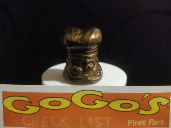 Fotografías de figuras coleccionables Gogo’s Crazy Bones Serie 1 en diversos colores y formas, exhibidas junto a una tarjeta de checklist con el logo oficial.
