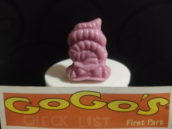 Fotografías de figuras coleccionables Gogo’s Crazy Bones Serie 1 en diversos colores y formas, exhibidas junto a una tarjeta de checklist con el logo oficial.