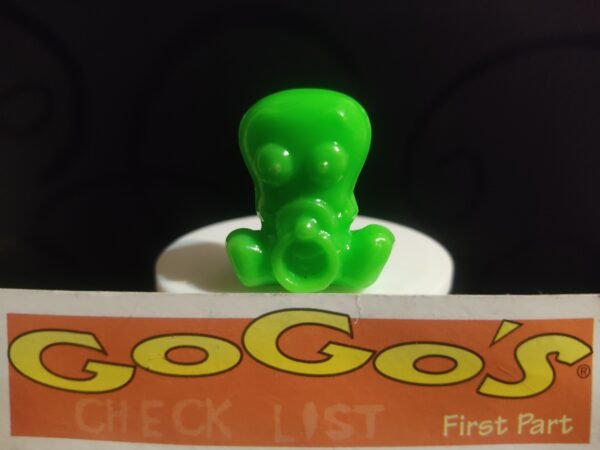 Fotografías de figuras coleccionables Gogo’s Crazy Bones Serie 1 en diversos colores y formas, exhibidas junto a una tarjeta de checklist con el logo oficial.