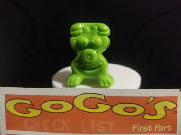 Fotografías de figuras coleccionables Gogo’s Crazy Bones Serie 1 en diversos colores y formas, exhibidas junto a una tarjeta de checklist con el logo oficial.