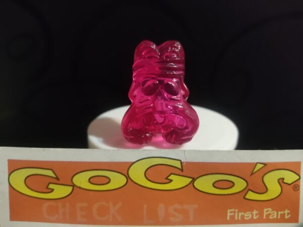 Fotografías de figuras coleccionables Gogo’s Crazy Bones Serie 1 en diversos colores y formas, exhibidas junto a una tarjeta de checklist con el logo oficial.