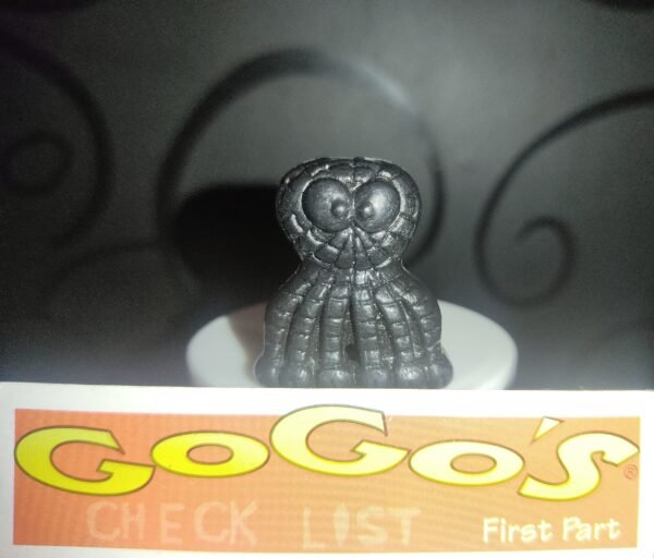 Fotografías de figuras coleccionables Gogo’s Crazy Bones Serie 1 en diversos colores y formas, exhibidas junto a una tarjeta de checklist con el logo oficial.