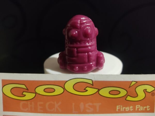 Fotografías de figuras coleccionables Gogo’s Crazy Bones Serie 1 en diversos colores y formas, exhibidas junto a una tarjeta de checklist con el logo oficial.