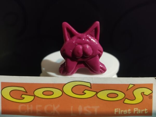 Fotografías de figuras coleccionables Gogo’s Crazy Bones Serie 1 en diversos colores y formas, exhibidas junto a una tarjeta de checklist con el logo oficial.